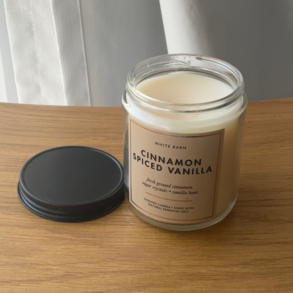 White Barn Cinnamon Spiced Vanilla Single-Wick Candle
